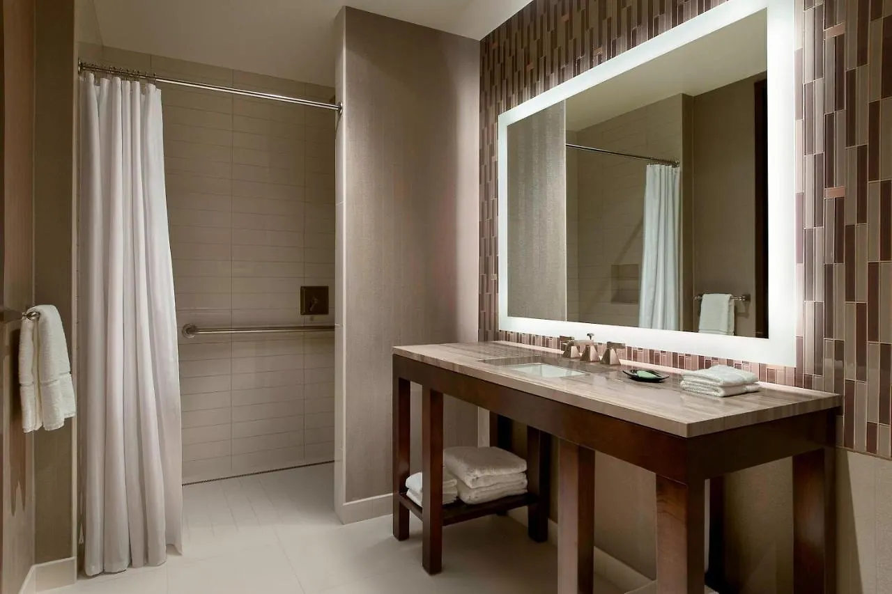 The Westin Phoenix Downtown 4*,