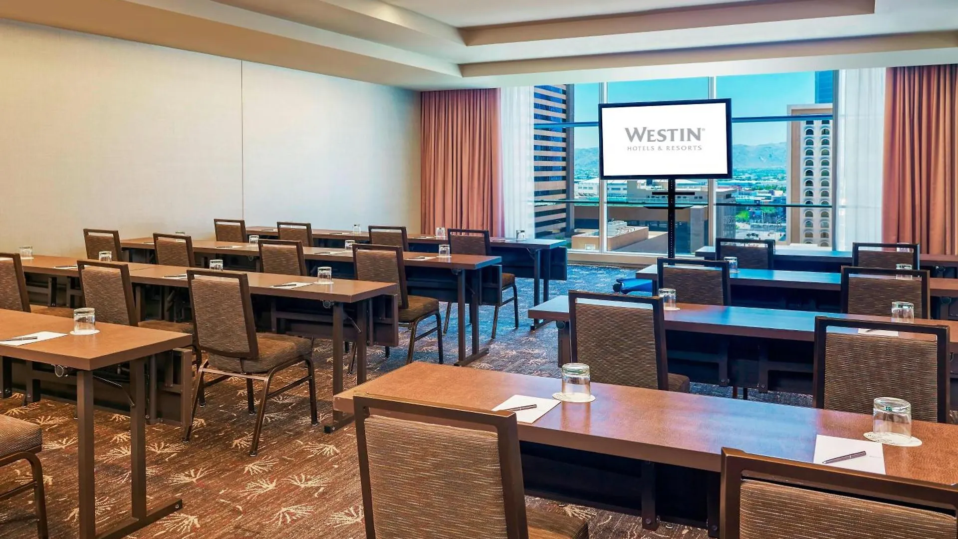 The Westin Phoenix Downtown 4*,