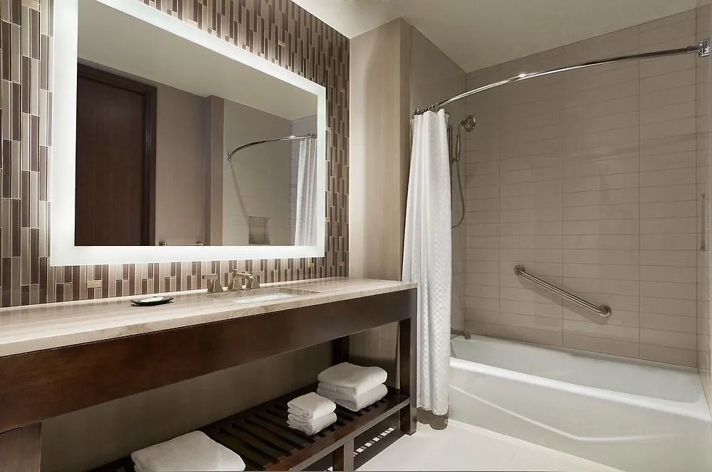The Westin Phoenix Downtown 4*,